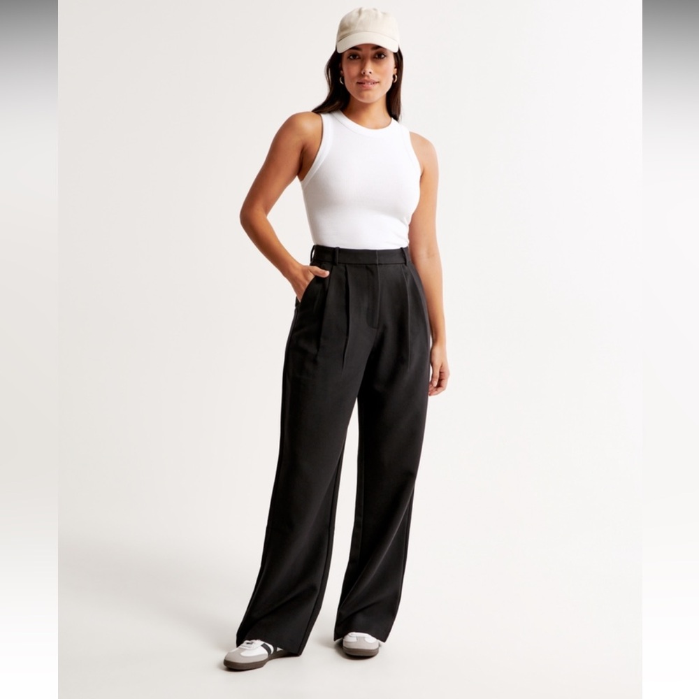 Signature A&F Sloane Tailored- Curved Love